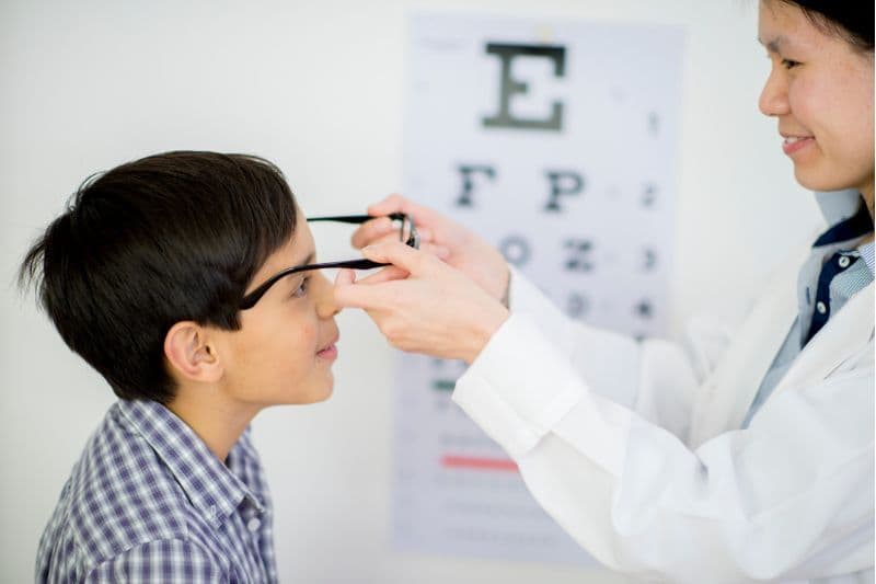 Seguros de Vista 👓✅ Cuándo Contratarlo y Beneficios - Azeggu